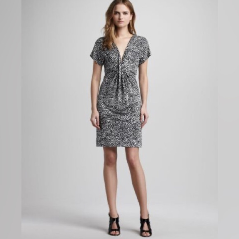 Diane Von Furstenberg Silk Twisted Knot midi Dress Designer animal print Sz 2